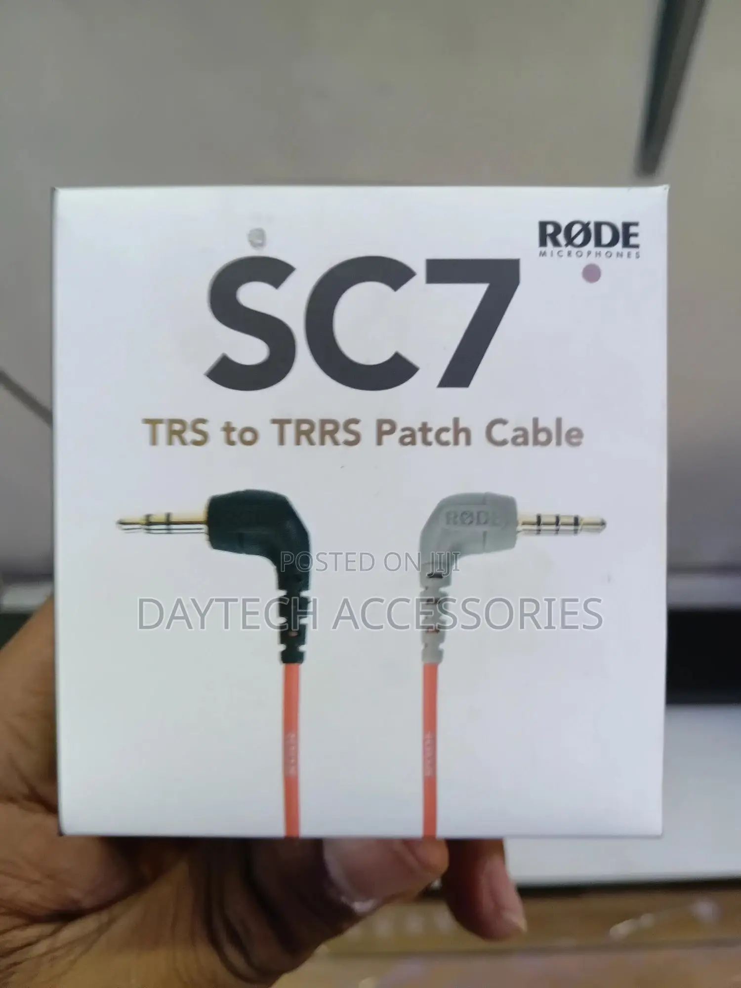 This Is a Røde Sc7 3.5mm TRS to TRRS Patch Cable.