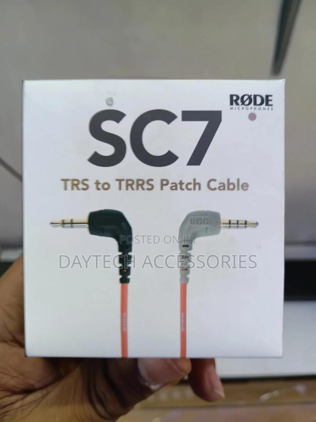 This Is a Røde Sc7 3.5mm TRS to TRRS Patch Cable.