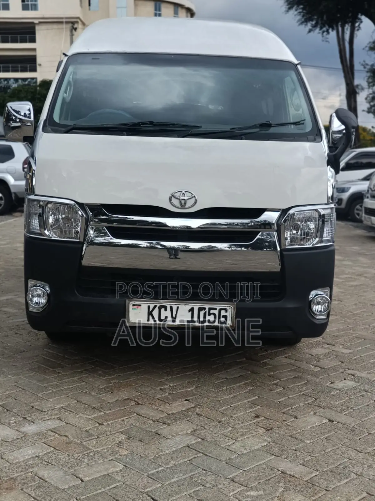 Toyota Grand HiAce 2013 White