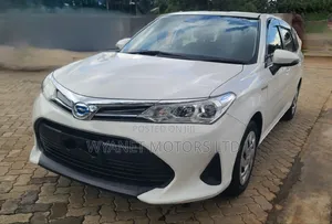 Toyota Corolla Fielder 1.5 Hybrid FWD 2018 White
