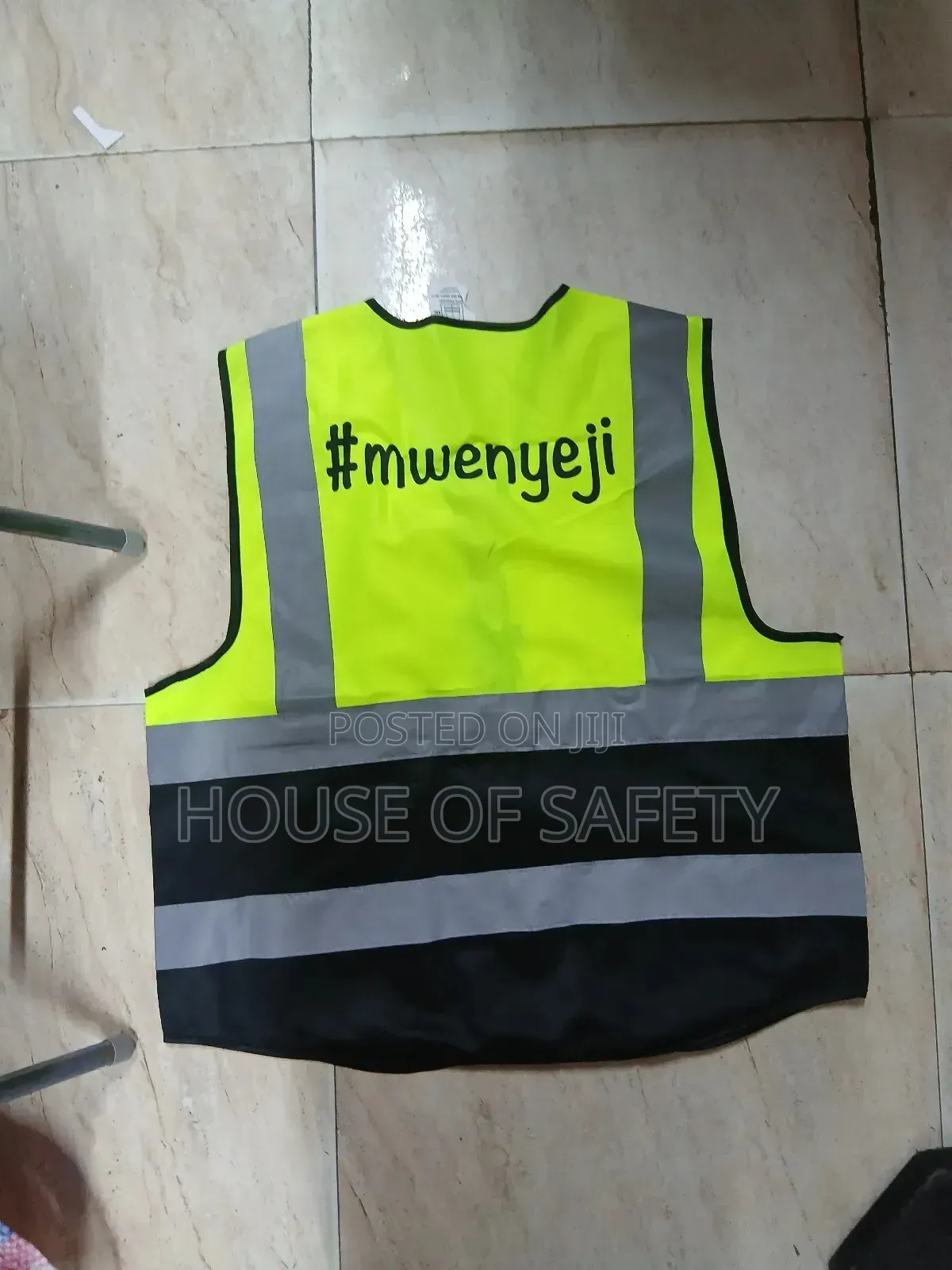 Similar Hidden Features Vests