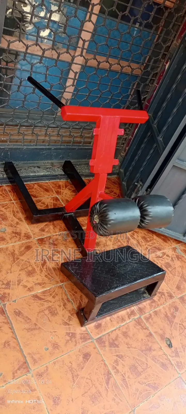 Back Extension Machine/Roman Chair Machine.