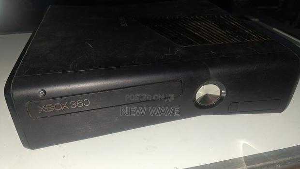 X Box 360 Slim - main view