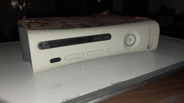 X Box 360 Slim - main view