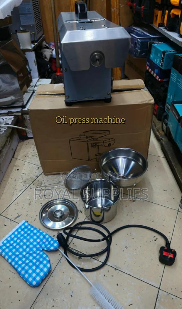 Oil Press Machine / Oil Extractor