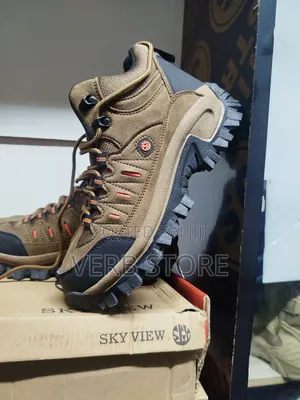 Sky View Hiking Boots With Tough Threads