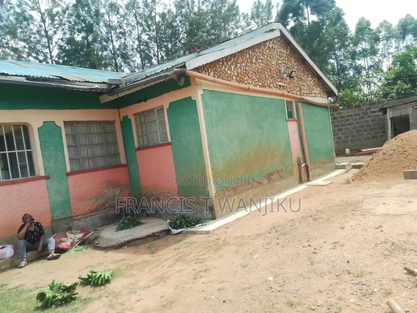 Executive Sanctuary: 4-Bedroom Home in Shimalavandu,Spacious Compound