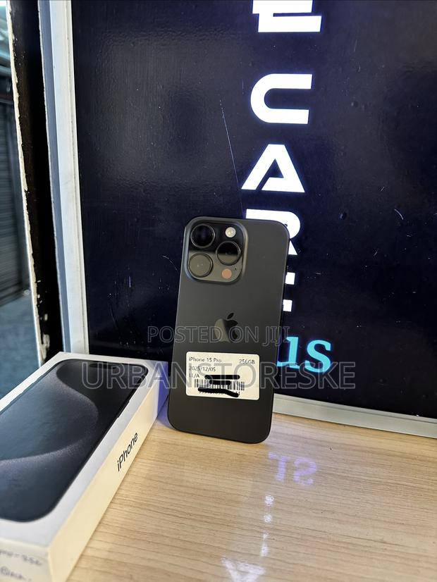 Apple iPhone 15 Pro 256 GB Gray - main view