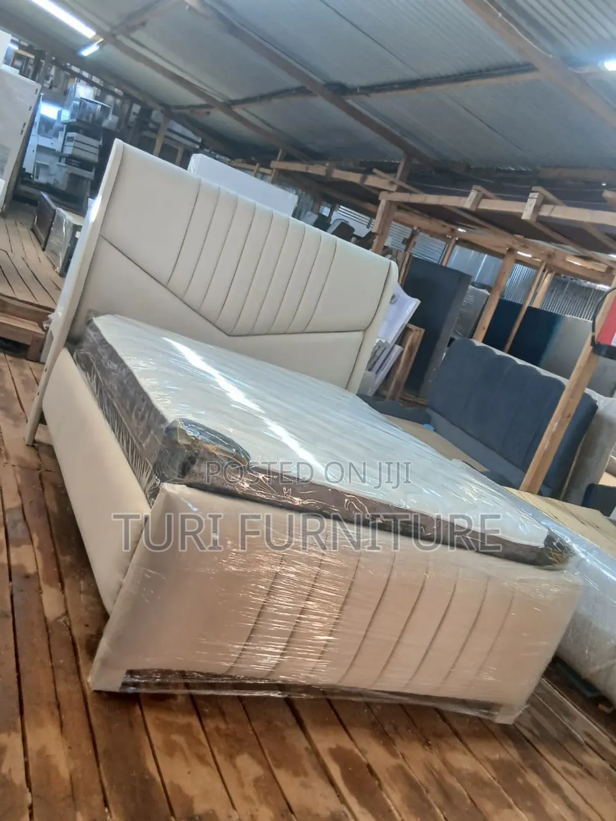 Furniture Small Vertical Chelster Bed