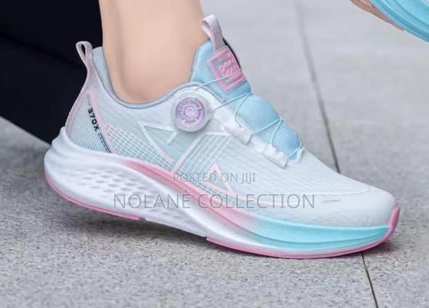 Light Gym Sneakers - thumbnail 2