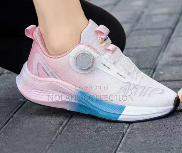 Light Gym Sneakers - thumbnail 3