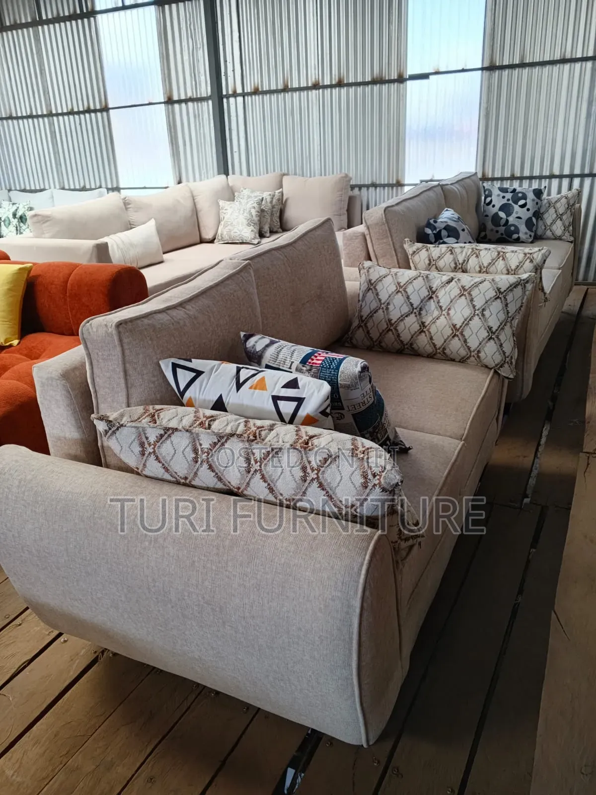 Butterfly Springed Field Sofa