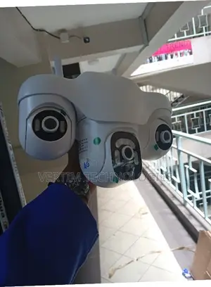 Secured Triple-Lens 4g Solar-Powered Security Camera Full Hd