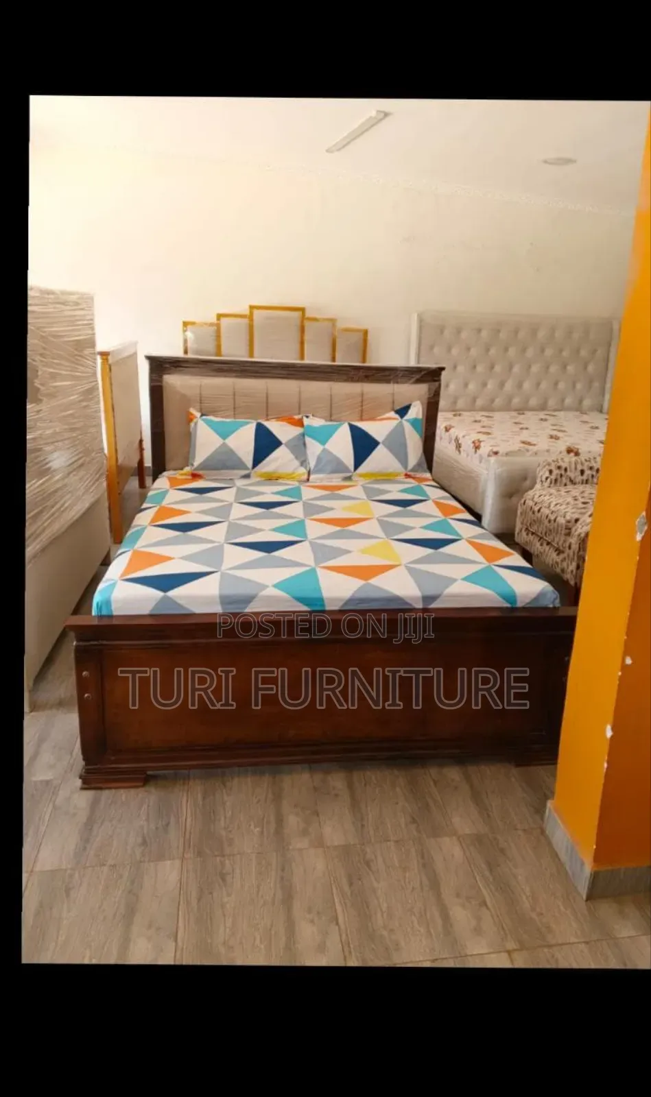 Furniture Chelster Mahogany Bed