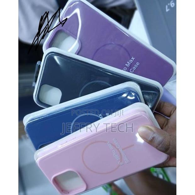 Apple Premium Magsafe Silicone Case for iPhone 13 Pro Max Soft Touch F - thumbnail 3