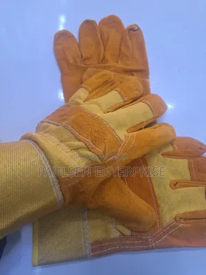 Short Leather Yellow Gloves