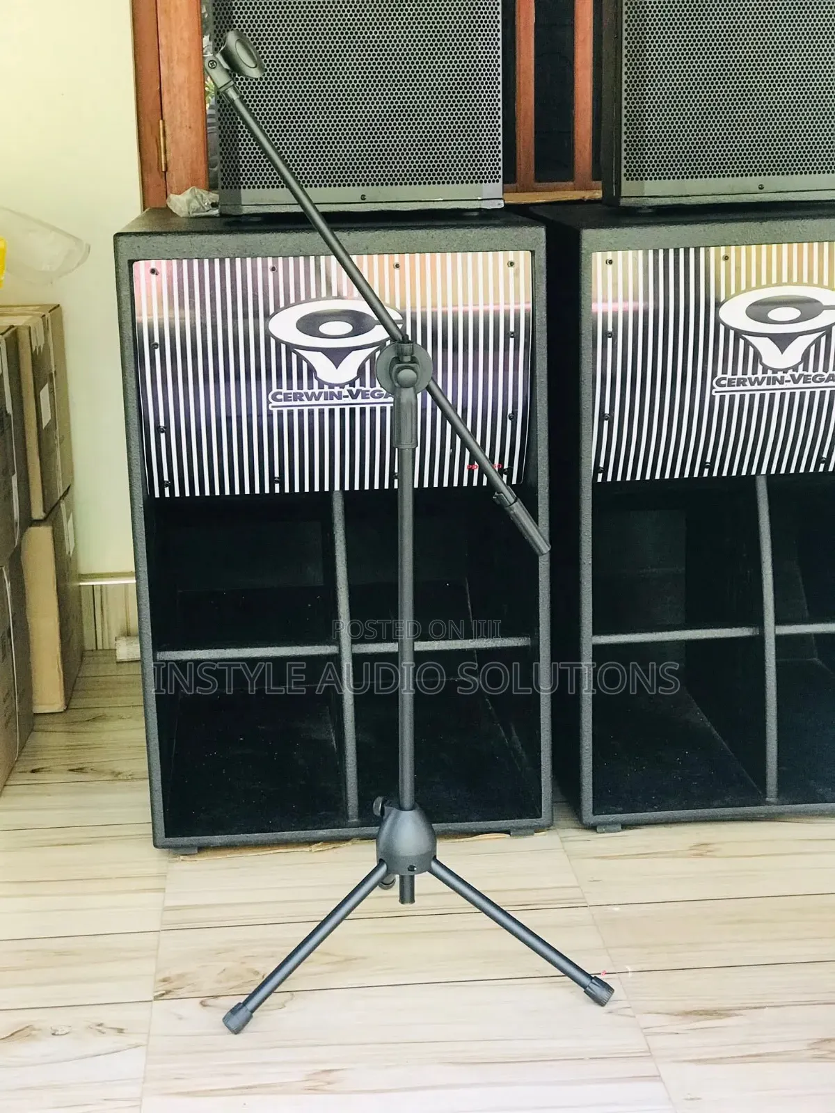 Boom Adjustable Metallic Microphone Stand