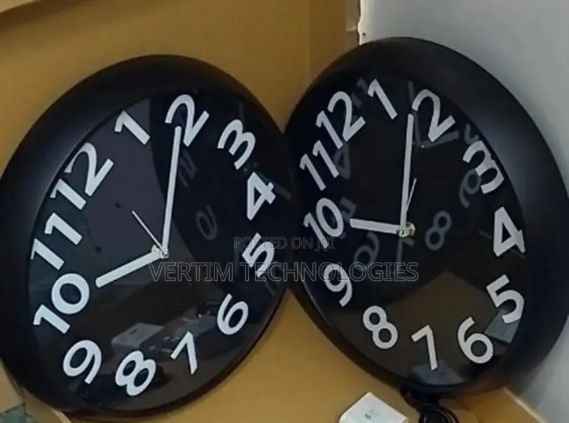 In Built Battery Wall Clock Spy Camera