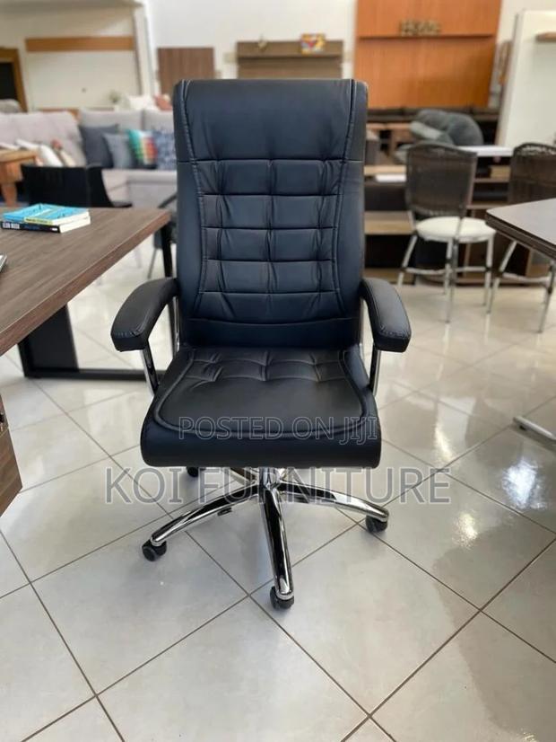 Office Chair : Ergonomic High-Back Executive Office Chair