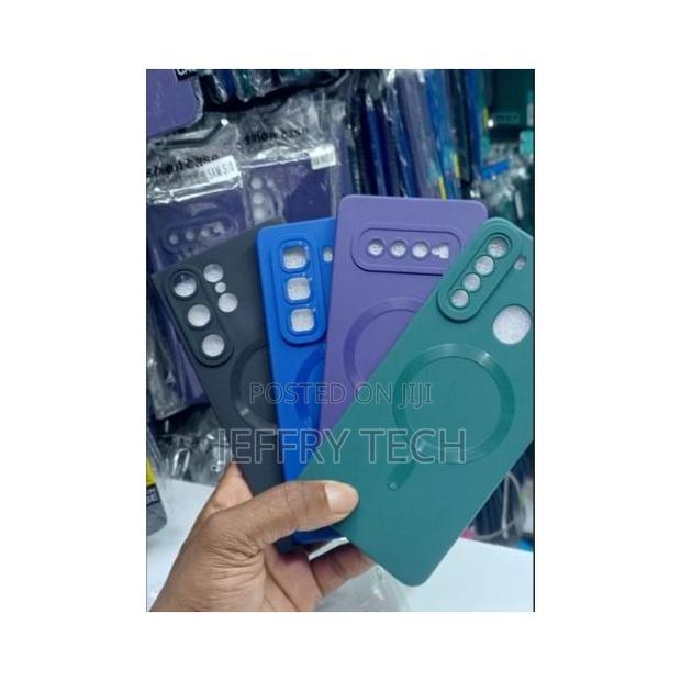 Lightweight Shockproof Cover for iPhone 16 Pro Max – Black Edition - main view