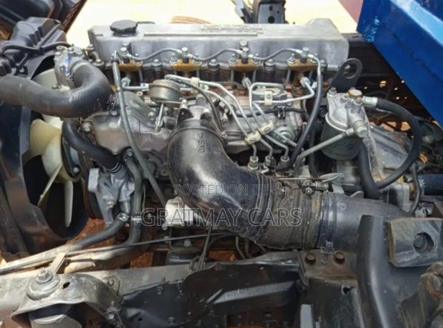 2016 Isuzu NPR - thumbnail 4