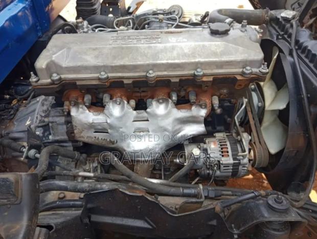 2016 Isuzu NPR - thumbnail 3