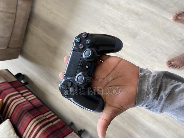 Playstation 4 Controller - thumbnail 2