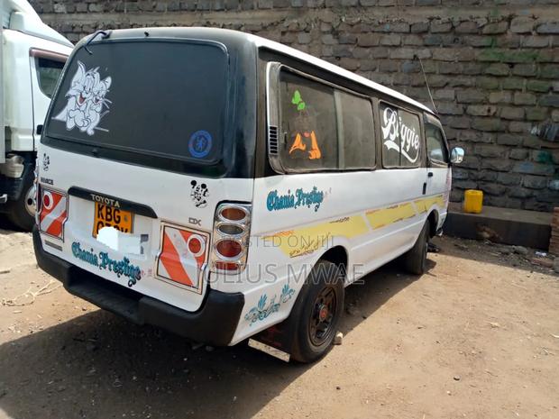 Toyota HiAce 2010 White - thumbnail 2
