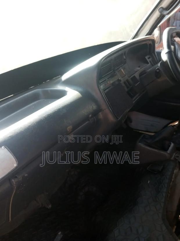 Toyota HiAce 2010 White - thumbnail 4