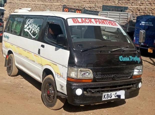 Toyota HiAce 2010 White - thumbnail 7