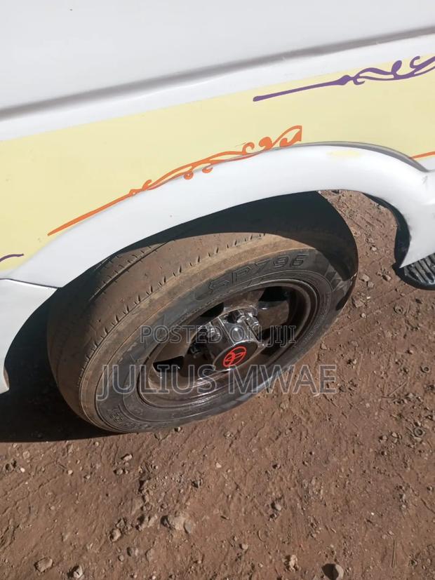 Toyota HiAce 2010 White - thumbnail 8