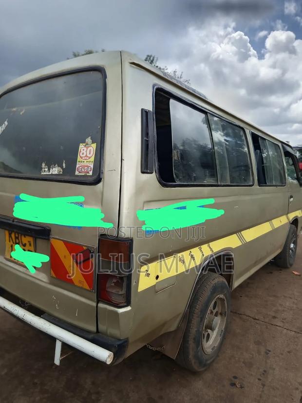 Nissan Caravan (Urvan) 2009 Silver - thumbnail 6