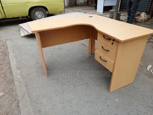 L-Shape Study Desk/ Office Desk