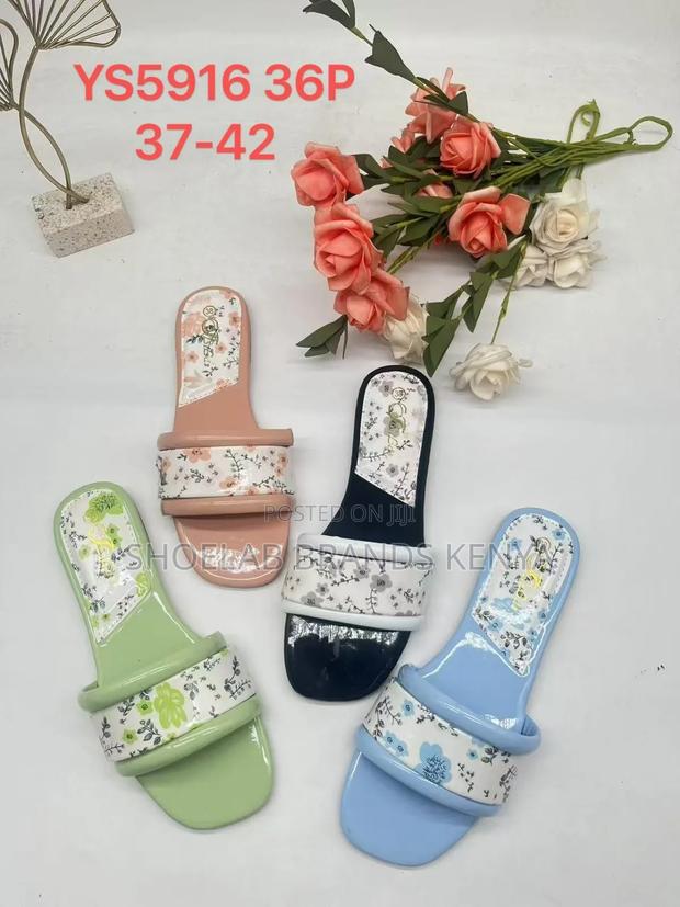 Sandals at Wholesale - thumbnail 3