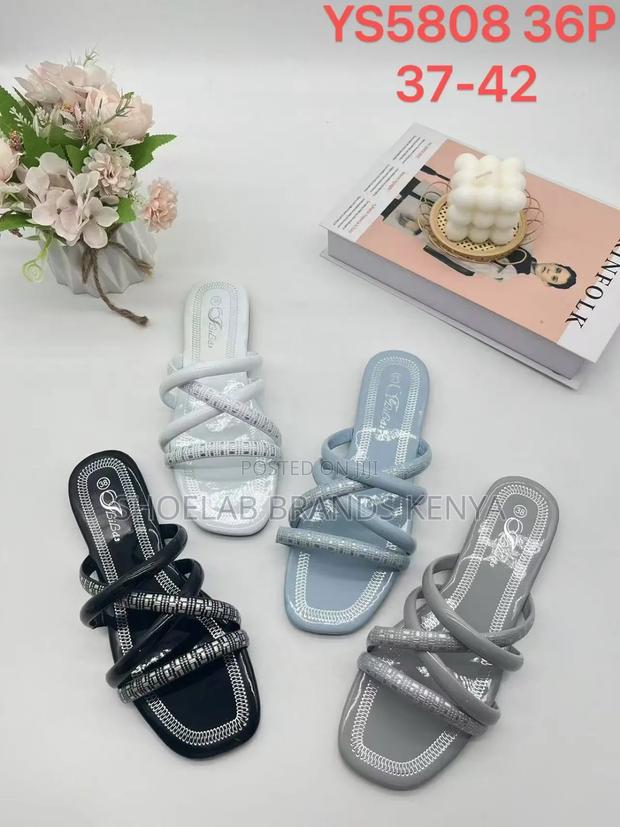 Sandals at Wholesale - thumbnail 4