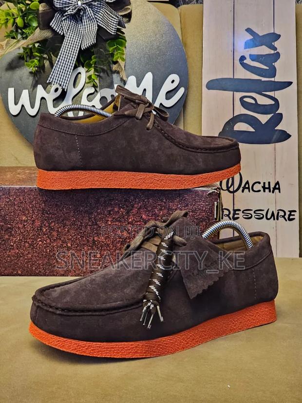 Black/Coffred Red Sole Clarks Wallabees - thumbnail 2