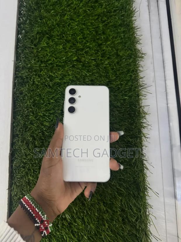 Samsung Galaxy S23 FE 128 GB White - main view