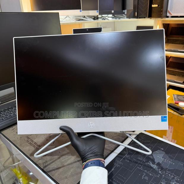 Desktop Computer HP 200 G4 22 All-in-One 8GB Intel Core i5 SSD 1T