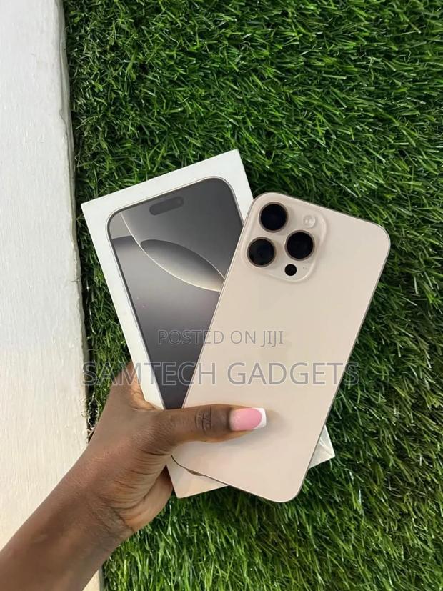 Apple iPhone 16 Pro Max 256 GB Gold - main view