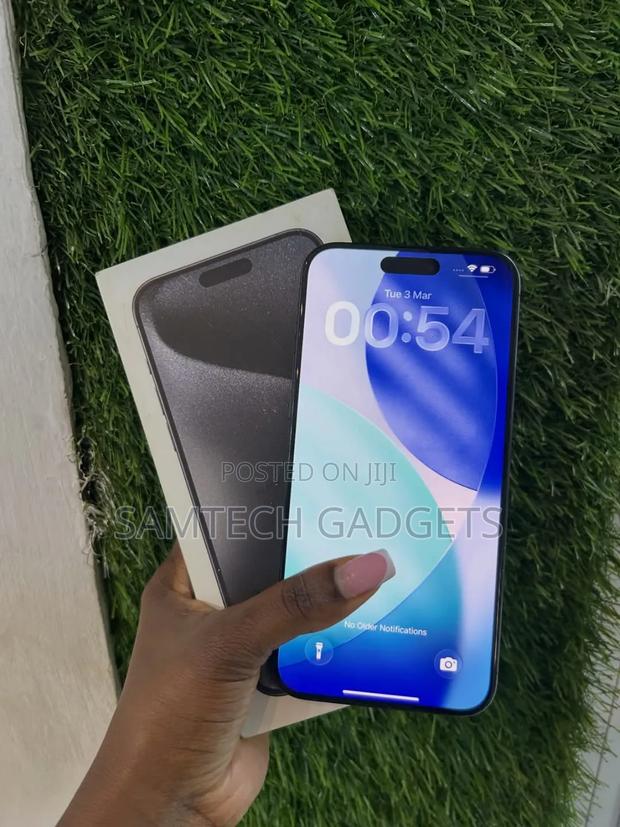 Apple iPhone 15 Pro Max 256 GB Black - thumbnail 3