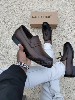 Laceless Officials