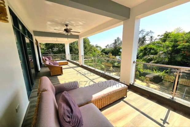 Beach House - thumbnail 3