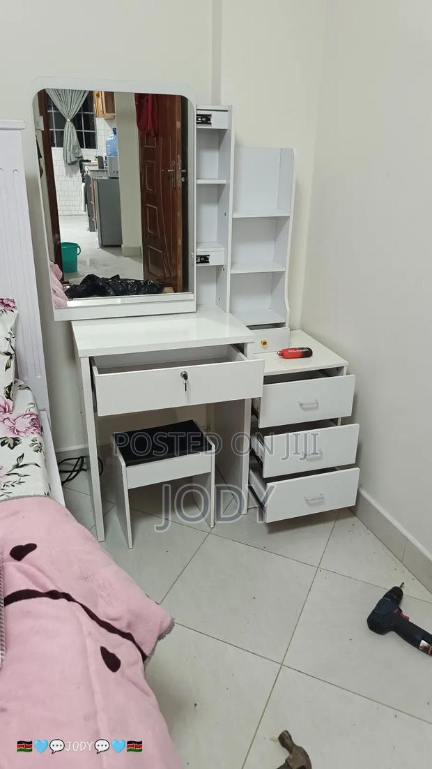 Modern Dressing Table – Elegant & Practical - main view