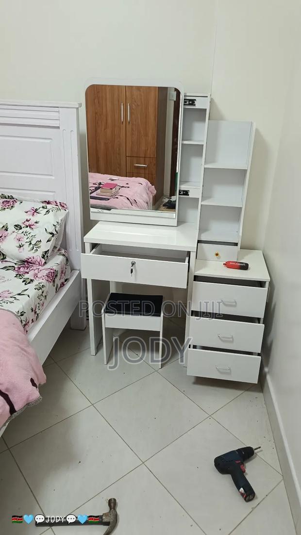 Modern Dressing Table – Elegant & Practical - main view