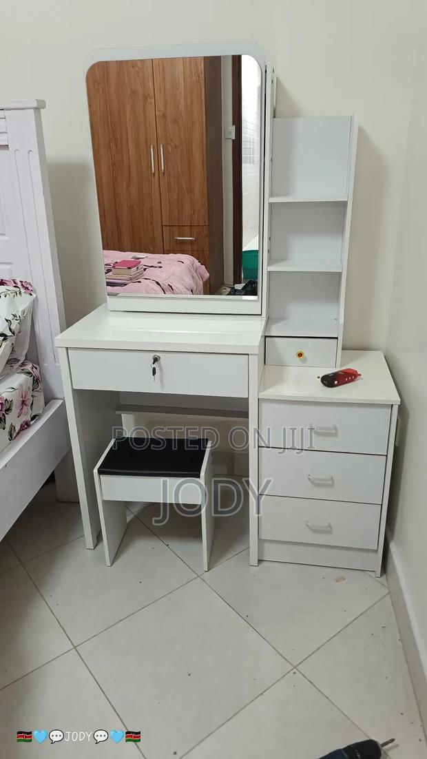 Modern Dressing Table – Elegant & Practical - main view