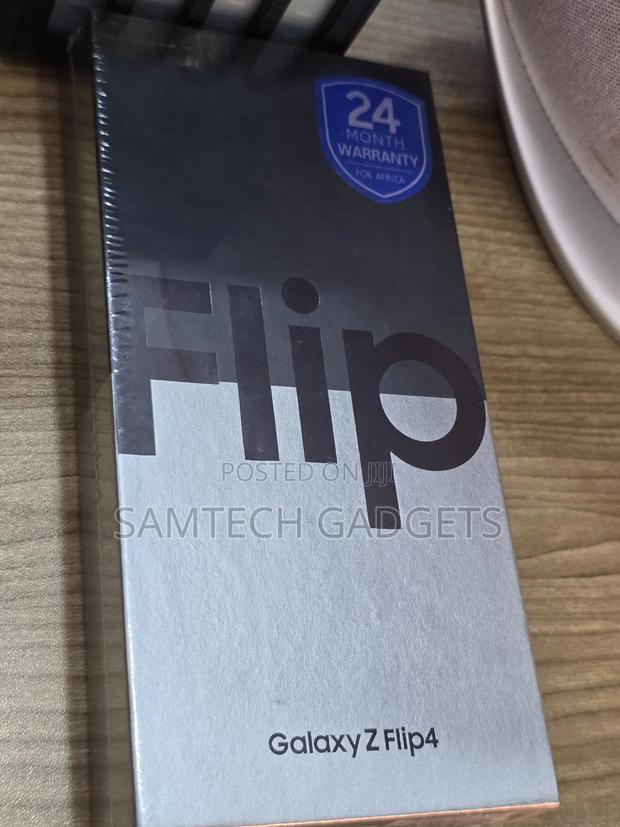 New Samsung Galaxy Z Flip4 256 GB Purple - thumbnail 3