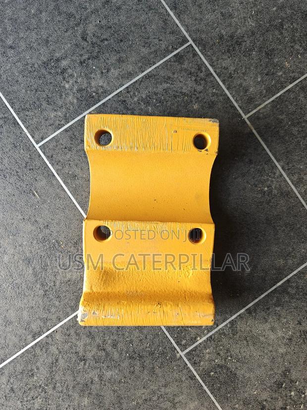 9d8285 Cap Caterpillar Grader Bracket Cap - main view