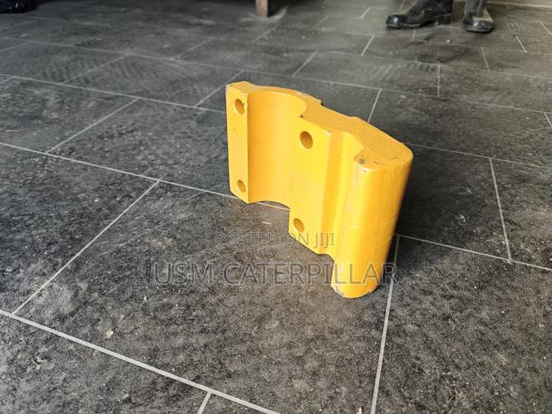 9d8285 Cap Caterpillar Grader Bracket Cap - thumbnail 2
