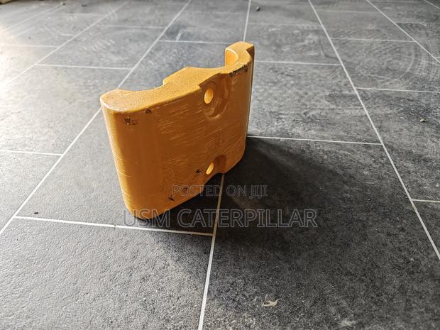 9d8285 Cap Caterpillar Grader Bracket Cap - thumbnail 3