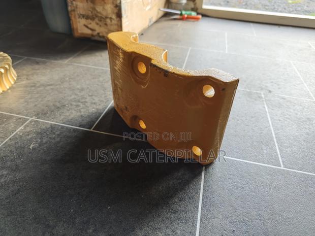 9d8285 Cap Caterpillar Grader Bracket Cap - thumbnail 4
